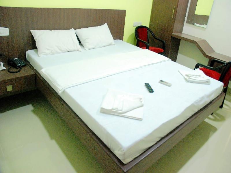 Hotel Pon Amutha Karūr Zewnętrze zdjęcie